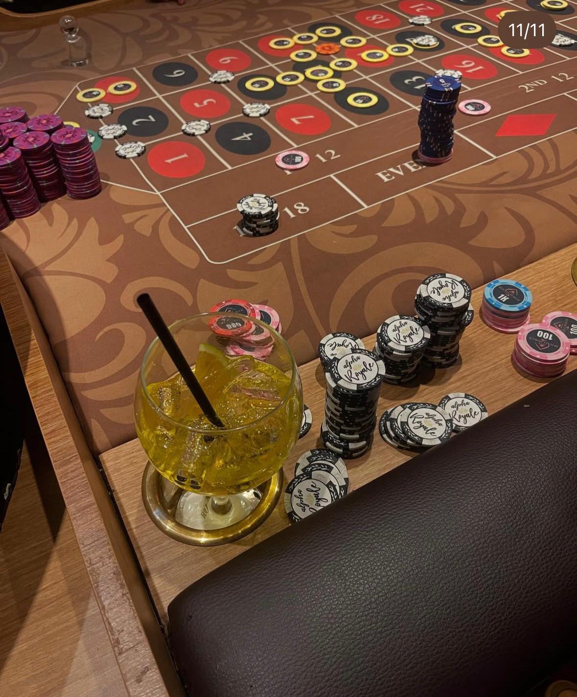 Mesa de roleta do Lenda · sessão real com fichas e drink